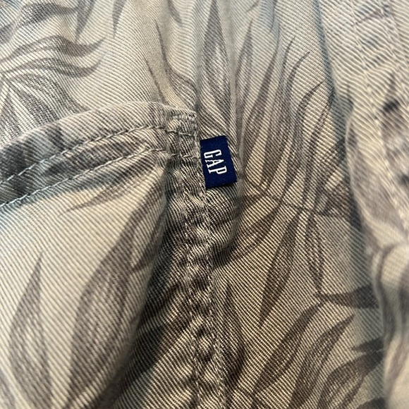 GAP sage green Shorts with Drawstring Waist size medium. - Picture 5 of 8